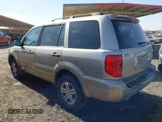 2005 Honda Pilot EX-L with VIN 5FNYF18585B046529, listed as a IAAI auction lot 41721911 with 223,266 mi miles. Bid and sale history available at carsss.com. Image 3.