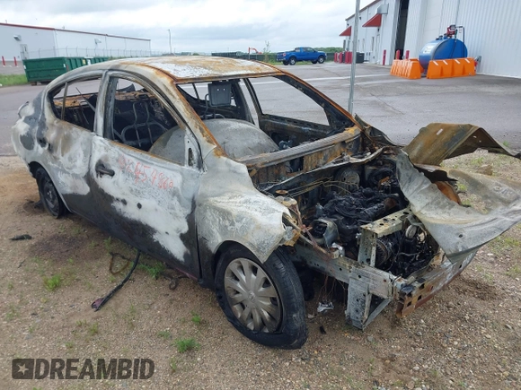 2017 Nissan Versa SV z VIN 3N1CN7AP7HL858263, wystawiony jako IAAI lot #42454860 z przebiegiem 82 129 mil mil oraz . Historia ofert i sprzedaży dostępna na DreamBid. Obrazek 1.