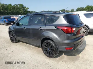 2019 Ford Escape SE z VIN 1FMCU0GD9KUA52728, wystawiony jako Copart lot #58410975 z przebiegiem 109 483 mil mil oraz Czysty tytuł • Clean title. Historia ofert i sprzedaży dostępna na DreamBid. Obrazek 2.