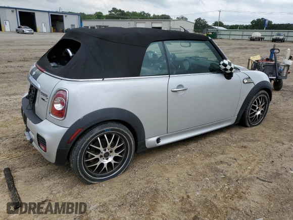 2011 MINI Convertible S z VIN WMWZP3C51BTX84117, wystawiony jako Copart lot #57636385 z przebiegiem 130 700 mil mil oraz Szkoda całkowita • Salvage title. Historia ofert i sprzedaży dostępna na DreamBid. Obrazek 3.