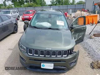 2018 Jeep Compass Latitude z VIN 3C4NJDBB8JT184990, wystawiony jako IAAI lot #42354000 z przebiegiem 77 444 mil mil oraz . Historia ofert i sprzedaży dostępna na DreamBid. Obrazek 13.