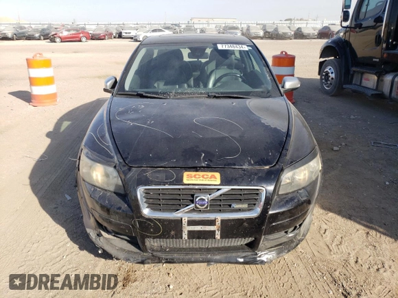 2010 Volvo C30 z VIN YV1672MK6A2172028, wystawiony jako Copart lot #77348434 z przebiegiem 168 765 mil mil oraz Czysty tytuł • Clean title. Historia ofert i sprzedaży dostępna na DreamBid. Obrazek 5.