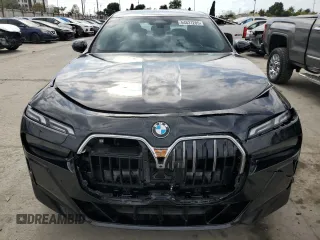 2024 BMW 7 Series 740i with VIN WBA23EH03RCP67206, listed as a Copart auction lot 54631285 with 22,901 mi miles and Salvage title. Bid and sale history available at DreamBid. Image 5.