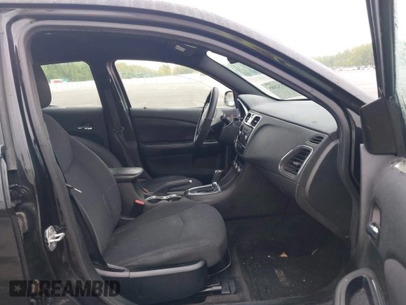 2014 Chrysler 200 Touring z VIN 1C3CCBBB6EN112119, wystawiony jako IAAI lot #42152165 z przebiegiem 145 681 mil mil oraz . Historia ofert i sprzedaży dostępna na DreamBid. Obrazek 5.