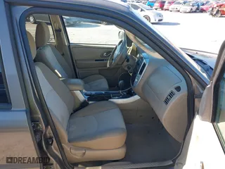 2006 Mercury Mariner Luxury with VIN 4M2YU56156KJ11686, listed as a IAAI auction lot 41854750 with 145,048 mi miles. Bid and sale history available at carsss.com. Image 5.