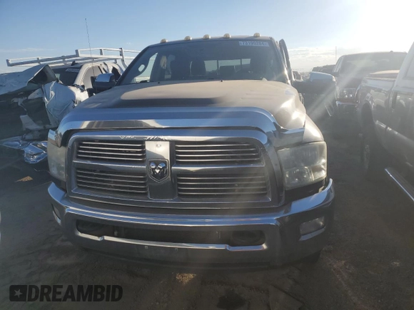 2010 Dodge 3500 Laramie z VIN 3D73Y4HL3AG156807, wystawiony jako Copart lot #73199284 z przebiegiem 268 617 mil mil oraz Szkody całkowita. Historia ofert i sprzedaży dostępna na DreamBid. Obrazek 5.