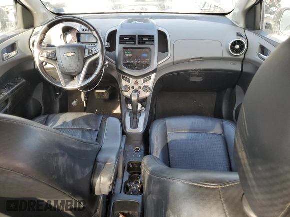2013 Chevrolet Sonic LTZ z VIN 1G1JE5SH6D4114209, wystawiony jako Copart lot #44854675 z przebiegiem 130 385 mil mil oraz Czysty tytuł • Clean title. Historia ofert i sprzedaży dostępna na DreamBid. Obrazek 8.