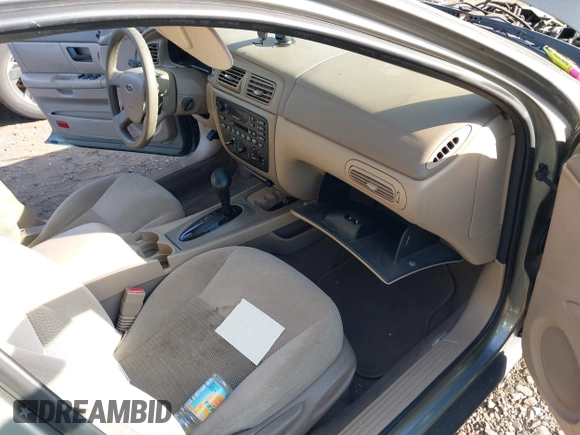 2004 Ford Taurus SE z VIN 1FAFP53U74A135287, wystawiony jako IAAI lot #40756396 z przebiegiem 141 483 mil mil oraz . Historia ofert i sprzedaży dostępna na DreamBid. Obrazek 5.