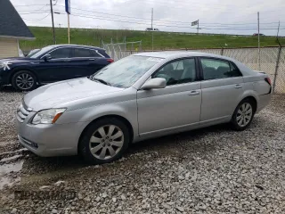 2007 Toyota Avalon XL z VIN 4T1BK36B37U191621, wystawiony jako Copart lot #57870635 z przebiegiem 120 513 mil mil oraz Szkody całkowita. Historia ofert i sprzedaży dostępna na DreamBid. Obrazek 1.