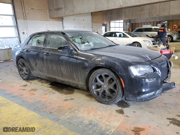 2021 Chrysler 300 with VIN 2C3CCABG6MH528927, listed as a Copart auction lot 42344035 with 0 mi miles and Salvage Title. Bid and sale history available at carsss.com. Image 4.