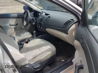 2013 Kia Forte LX z VIN KNAFT4A29D5724932, wystawiony jako IAAI lot #42187065 z przebiegiem Nie podano mil oraz . Historia ofert i sprzedaży dostępna na DreamBid. Obrazek 5.