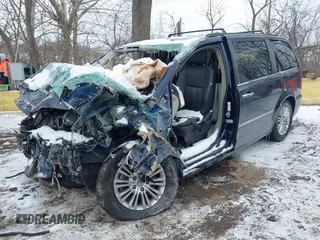 2015 Chrysler Town & Country Touring L with VIN 2C4RC1CG5FR573973, listed as a IAAI auction lot 41624188 with Not Provided miles and . Bid and sale history available at carsss.com. Image 6.