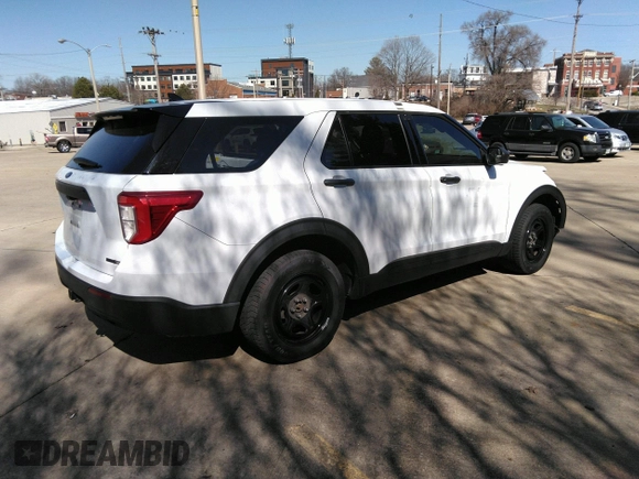 2020 Ford Police Interceptor Utility z VIN 1FM5K8AB0LGD09716, wystawiony jako IAAI lot #41772403 z przebiegiem 106 253 mil mil oraz . Historia ofert i sprzedaży dostępna na DreamBid. Obrazek 4.