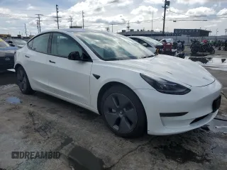 2022 Tesla Model 3 z VIN 5YJ3E1EA4NF354750, wystawiony jako Copart lot #44430085 z przebiegiem 29 507 mil mil oraz Szkoda całkowita • Salvage title. Historia ofert i sprzedaży dostępna na DreamBid. Obrazek 4.