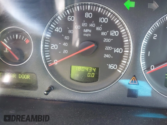 2005 Volvo XC70 with VIN YV1SZ592351183275, listed as a IAAI auction lot 41857415 with 180,934 mi miles and . Bid and sale history available at DreamBid. Image 7.