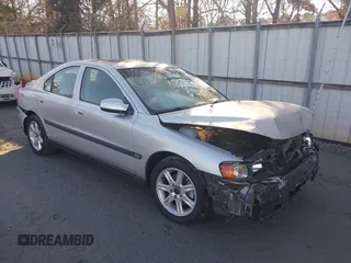 2002 Volvo S60 with VIN YV1RS61R622200464, listed as a IAAI auction lot 41105829 with 94,314 mi miles. Bid and sale history available at carsss.com. Image 1.