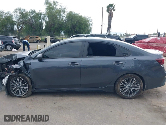2023 Kia Forte GT-Line z VIN 3KPF54ADXPE598362, wystawiony jako IAAI lot #41857738 z przebiegiem 64 208 mil mil oraz . Historia ofert i sprzedaży dostępna na DreamBid. Obrazek 13.