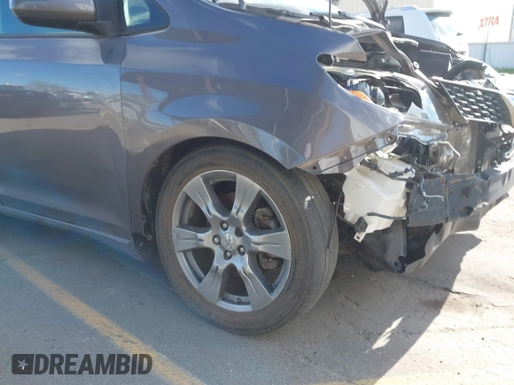 2020 Toyota Sienna SE with VIN 5TDXZ3DC7LS031564, listed as a IAAI auction lot 41710500 with 38,559 mi miles. Bid and sale history available at carsss.com. Image 19.