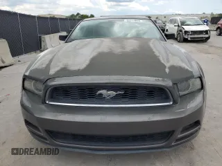 2013 Ford Mustang V6 z VIN 1ZVBP8AM8D5215538, wystawiony jako Copart lot #62214695 z przebiegiem 130 904 mil mil oraz Czysty tytuł • Clean title. Historia ofert i sprzedaży dostępna na DreamBid. Obrazek 5.