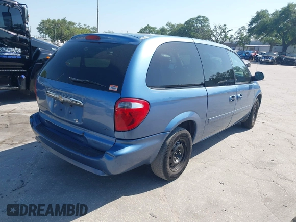 2007 Chrysler Town & Country LWB LX with VIN 2A4GP44R77R246063, listed as a IAAI auction lot 42025571 with 302,541 mi miles. Bid and sale history available at carsss.com. Image 4.