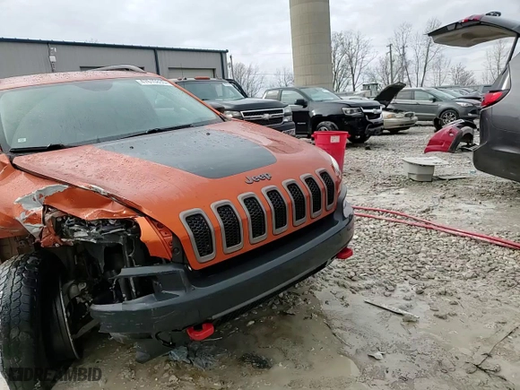 2016 Jeep Cherokee Trailhawk with VIN 1C4PJMBS8GW322538, listed as a Copart auction lot 47610835 with 106,441 mi miles and Clean Title. Bid and sale history available at carsss.com. Image 14.