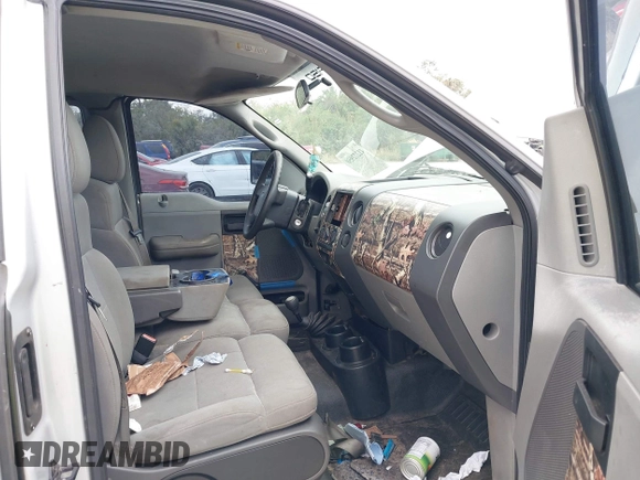 2004 Ford F-150 XL z VIN 1FTRF14504NA05239, wystawiony jako IAAI lot #41272950 z przebiegiem Nie podano mil oraz . Historia ofert i sprzedaży dostępna na DreamBid. Obrazek 5.