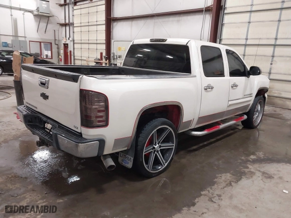 2009 Chevrolet Silverado 1500 LTZ with VIN 3GCEK33M39G177554, listed as a IAAI auction lot 41282566 with 142,356 mi miles. Bid and sale history available at carsss.com. Image 4.