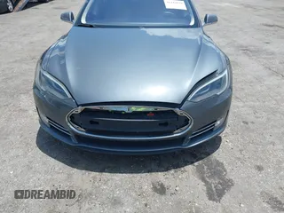 2013 Tesla Model S Performance с VIN 5YJSA1DP9DFP17832, выставлен на аукционе IAAI как лот 42444829 с пробегом 157 909 миль миль и . История ставок и продаж доступна на DreamBid. Изображение 6.