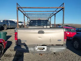 2003 Ford F-350 XL z VIN 1FTSW31P93ED31381, wystawiony jako IAAI lot #41388758 z przebiegiem 182 160 mil mil oraz . Historia ofert i sprzedaży dostępna na DreamBid. Obrazek 15.