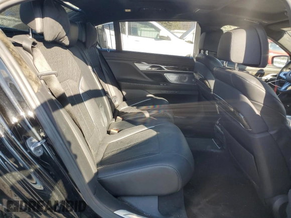 2019 BMW 7 Series M760i xDrive with VIN WBA7H6C55KG615037, listed as a Copart auction lot 80218404 with 43,405 mi miles and Salvage Title. Bid and sale history available at carsss.com. Image 10.