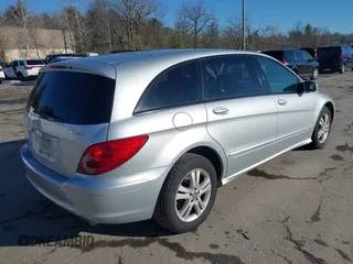 2006 Mercedes-Benz R-Class 3.5L with VIN 4JGCB65E16A021825, listed as a IAAI auction lot 41705142 with 152,886 mi miles. Bid and sale history available at carsss.com. Image 4.