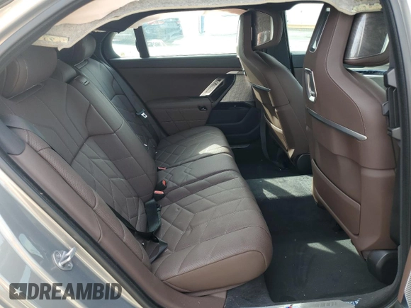 2024 BMW i7 eDrive50 z VIN WBY43EJ06RCP00894, wystawiony jako Copart lot #78689954 z przebiegiem Nie podano mil oraz Szkoda całkowita • Salvage title. Historia ofert i sprzedaży dostępna na DreamBid. Obrazek 10.