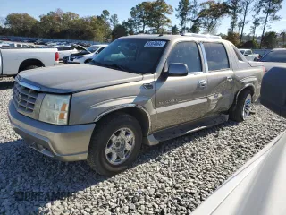 2003 Cadillac Escalade EXT with VIN 3GYEK63N43G256050, listed as a Copart auction lot 83304084 with 331,196 mi miles and Salvage Title. Bid and sale history available at carsss.com. Image 1.
