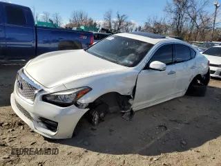 2015 Infiniti Q70 z VIN JN1BY1AR0FM561887, wystawiony jako Copart lot #82846014 z przebiegiem 88 252 mil mil oraz Szkoda całkowita • Salvage title. Historia ofert i sprzedaży dostępna na DreamBid. Obrazek 1.