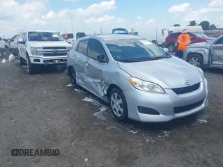 2009 Toyota Matrix z VIN 2T1KU40E89C100754, wystawiony jako IAAI lot #42255027 z przebiegiem 123 769 mil mil oraz . Historia ofert i sprzedaży dostępna na DreamBid. Obrazek 1.