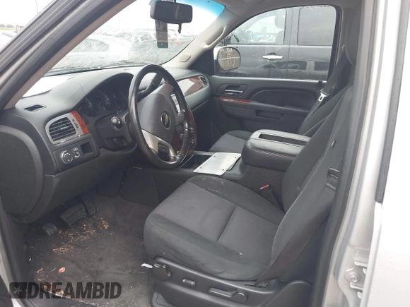 2014 Chevrolet Suburban LS with VIN 1GNSCHE08ER217393, listed as a IAAI auction lot 41563635 with 212,852 mi miles. Bid and sale history available at carsss.com. Image 17.