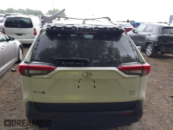 2022 Toyota RAV4 XLE Premium z VIN 2T3A1RFV1NW312419, wystawiony jako IAAI lot #42361686 z przebiegiem 14 291 mil mil oraz . Historia ofert i sprzedaży dostępna na DreamBid. Obrazek 16.