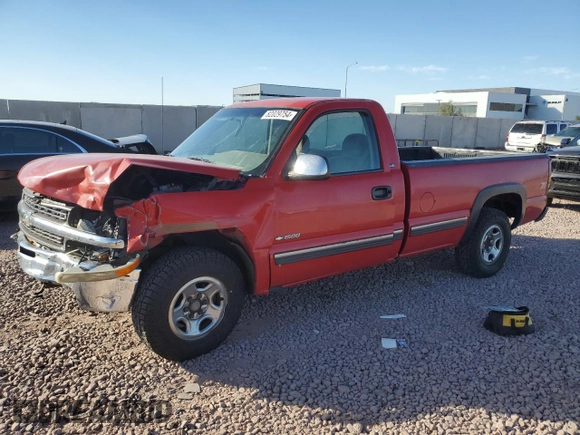 2000 Chevrolet Silverado 1500 with VIN 1GCEK14T7YE242051, listed as a Copart auction lot 82029754 with 182,075 mi miles and Salvage Title. Bid and sale history available at carsss.com. Image 1.