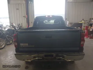 2006 Chevrolet Silverado 1500 LT2 with VIN 1GCEK19B36Z106215, listed as a IAAI auction lot 40699968 with 183,870 mi miles. Bid and sale history available at carsss.com. Image 15.