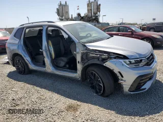 2022 Volkswagen Tiguan SE R-Line Black z VIN 3VV8B7AX9NM171563, wystawiony jako Copart lot #53090465 z przebiegiem 59 708 mil mil oraz Szkoda całkowita • Salvage title. Historia ofert i sprzedaży dostępna na DreamBid. Obrazek 4.