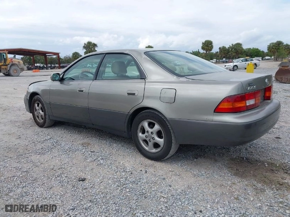 1998 Lexus ES 300 Luxury Sport Sdn with VIN JT8BF28G0W0108551, listed as a IAAI auction lot 41851110 with NaN miles. Bid and sale history available at carsss.com. Image 3.