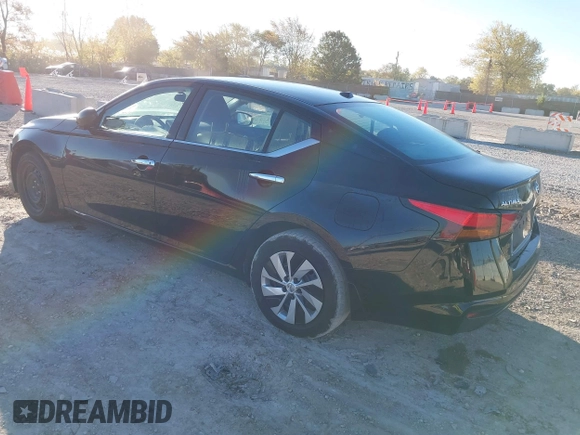 2019 Nissan Altima 2.5 S with VIN 1N4BL4BW5KC144319, listed as a IAAI auction lot 40689180 with 84,199 mi miles. Bid and sale history available at carsss.com. Image 3.