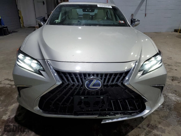 2022 Lexus ES 300h Luxury with VIN 58AEA1C17NU018349, listed as a Copart auction lot 43206535 with 13,464 mi miles and Salvage title. Bid and sale history available at DreamBid. Image 5.