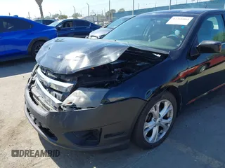 2012 Ford Fusion SE z VIN 3FAHP0HA1CR130424, wystawiony jako IAAI lot #42268004 z przebiegiem 161 898 mil mil oraz . Historia ofert i sprzedaży dostępna na DreamBid. Obrazek 6.