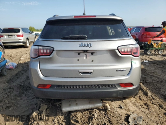 2019 Jeep Compass Latitude z VIN 3C4NJCBB2KT855811, wystawiony jako Copart lot #56063745 z przebiegiem 59 592 mil mil oraz Szkoda całkowita • Salvage title. Historia ofert i sprzedaży dostępna na DreamBid. Obrazek 6.