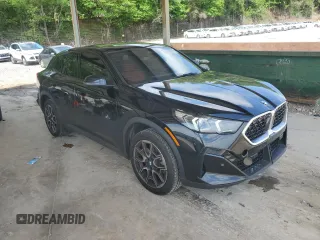 2025 BMW X2 xDrive28i z VIN WBX63GM0XS5150257, wystawiony jako Copart lot #55338625 z przebiegiem 7635 mil mil oraz Tytuł czysty. Historia ofert i sprzedaży dostępna na DreamBid. Obrazek 4.