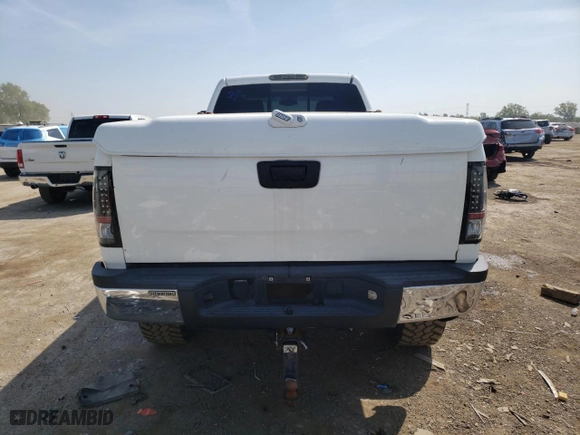 2007 Chevrolet Silverado 2500HD LT w/1LT with VIN 1GCHK23KX7F522325, listed as a Copart auction lot 69260934 with 195,649 mi miles and Salvage Title. Bid and sale history available at carsss.com. Image 6.