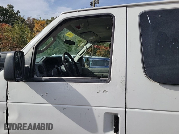 2013 Ford Econoline Passenger XL z VIN 1FBSS3BL5DDA49371, wystawiony jako IAAI lot #42520998 z przebiegiem 62 763 mil mil oraz . Historia ofert i sprzedaży dostępna na DreamBid. Obrazek 32.