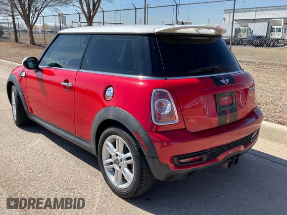 2011 MINI Hardtop S with VIN WMWSV3C57BTY20433, listed as a Copart auction lot 49290455 with 156,698 mi miles and Clean Title. Bid and sale history available at DreamBid. Image 3.