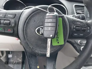 2017 Kia Sedona L with VIN KNDMA5C1XH6257708, listed as a IAAI auction lot 41758355 with 1 mi miles. Bid and sale history available at carsss.com. Image 11.